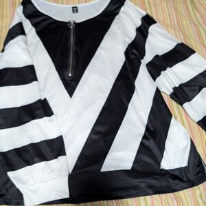 WOMEN'S SHEIN CURVE 4XL BLACK/WHITE LONG SLEEVE STRIPE TOP NICE CONDITION